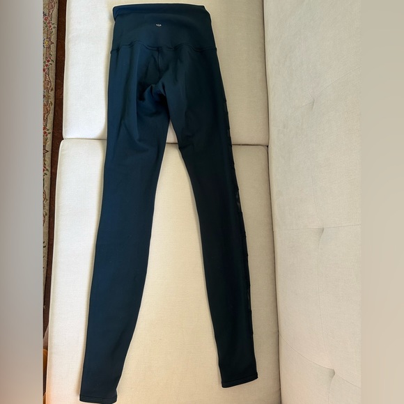 Lululemon Wunder Under high rise tech mesh submarine. Size 2 - Picture 5 of 11